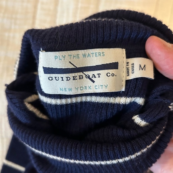Guideboat Co. NYC  100% Merino Wool Knit Lightweight Turtleneck. Size Medium. - Picture 9 of 9